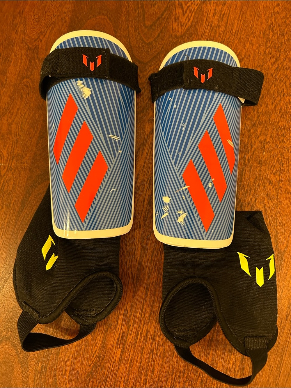 Soccer Shin guards Adidas Youth size large Messi